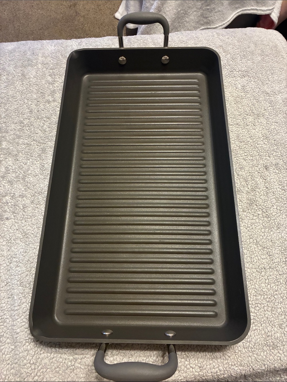 The Pampered Chef Titanium Nonstick Double
Burner Grill Pan